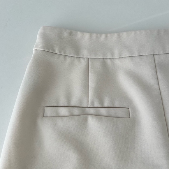 F21 white dress shorts, size M - Picture 5 of 7